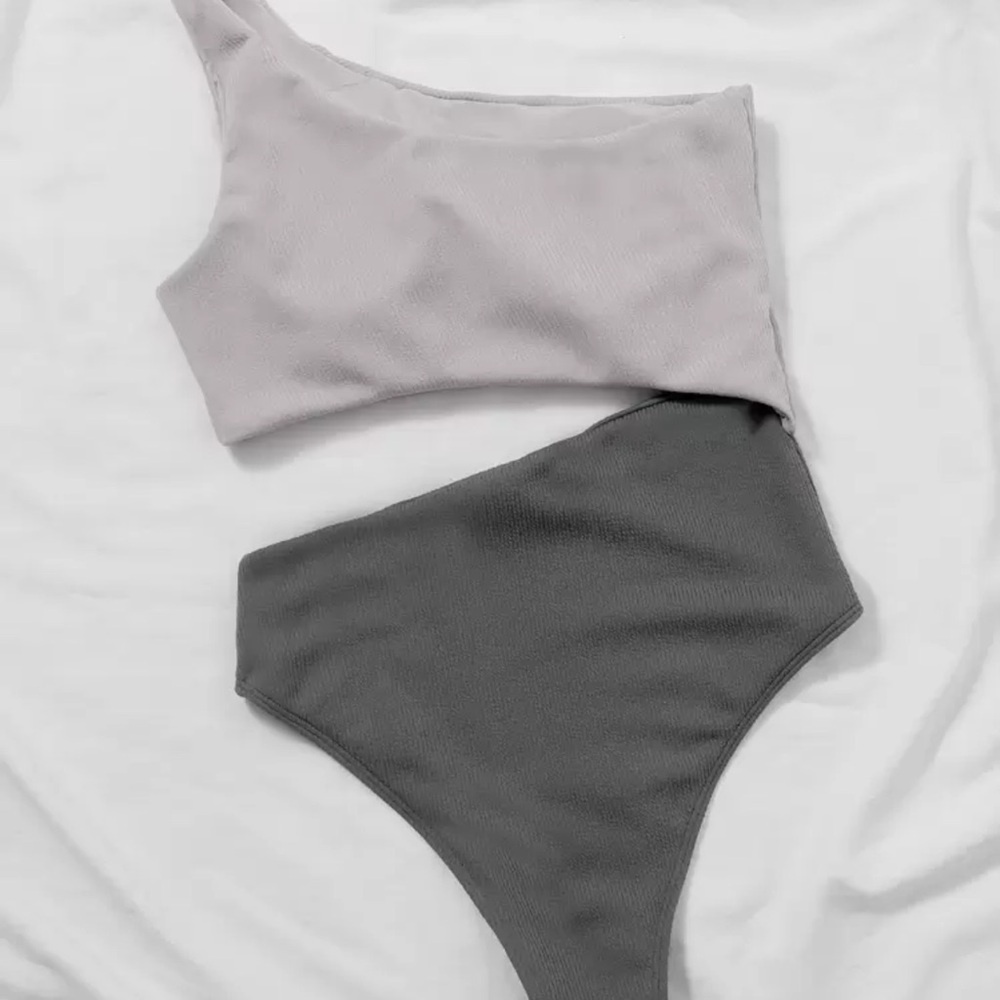 Two-Tone One-Shoulder Swimsuit